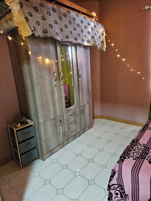 1 bedroom, iron/ironing board, WiFi - Traditional 1 bedroom apartment 2 mins from the beach (Flic en flac)