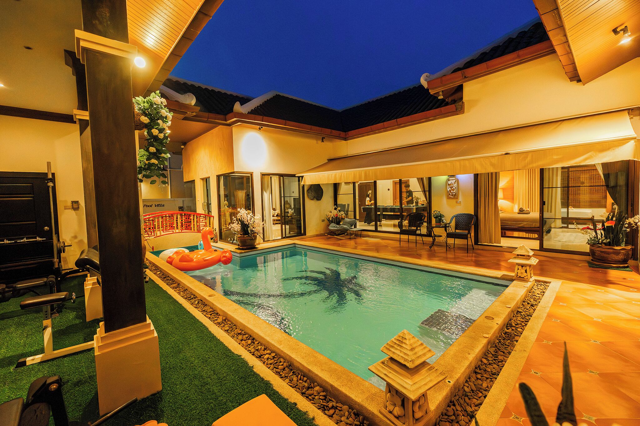 Indoor pool, outdoor pool