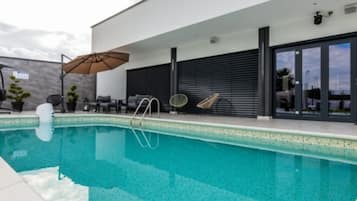 House (Luxury Holiday Home Josipović) | Pool | Outdoor pool, pool umbrellas, pool loungers