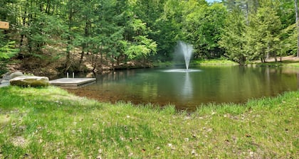 This cabin is a 1 bedroom(s), 1 bathrooms, located in Middle Grove, NY.
