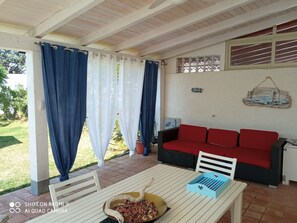 Outdoor dining - 2 Bedroom Villa in Fontane Bianche (Fontane Bianche)
