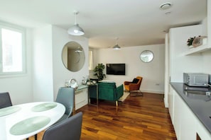Apartment | Dining - Lovely 2 Bed Apartment in Birmingham (Birmingham)