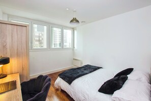 2 bedrooms, iron/ironing board, free WiFi, bed sheets - Lovely 2 Bed Apartment in Birmingham (Birmingham)