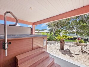 Bain à remous extérieur