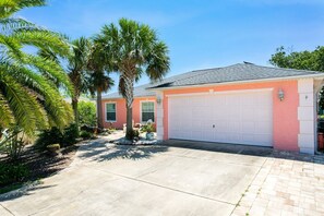 Property grounds - Waterfront Retreat on Anastasia Island – Hot Tub, Boat Dock & Pet-Friendly! (St. Augustine Beach)