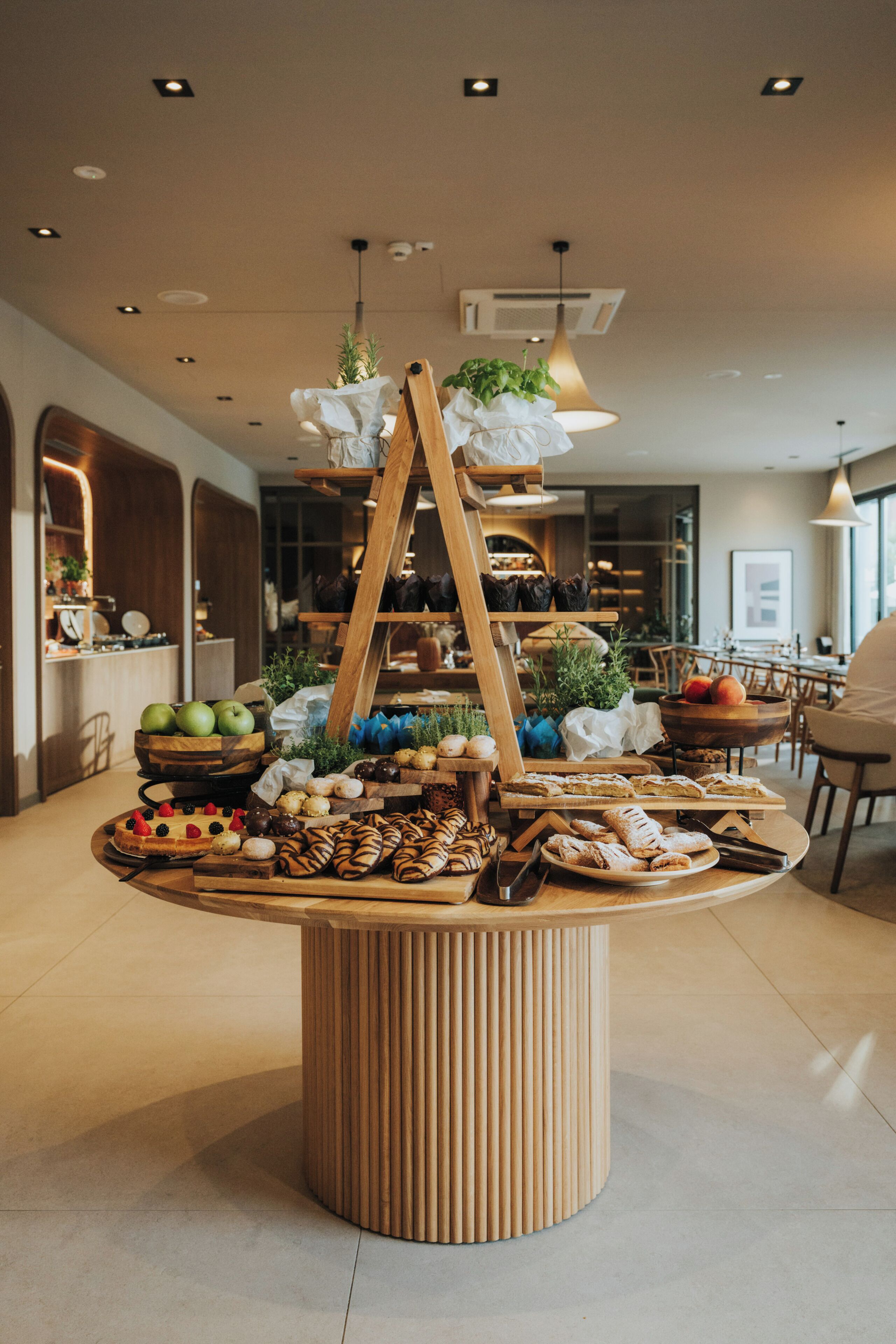 Bữa sáng buffet hàng ngày với phụ phí nhỏ 