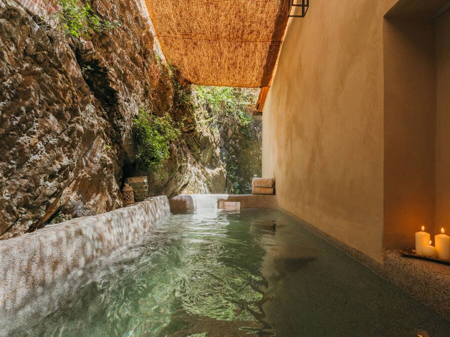 Badstue, boblebad, dampbad, kroppsbehandlinger og gytjebad