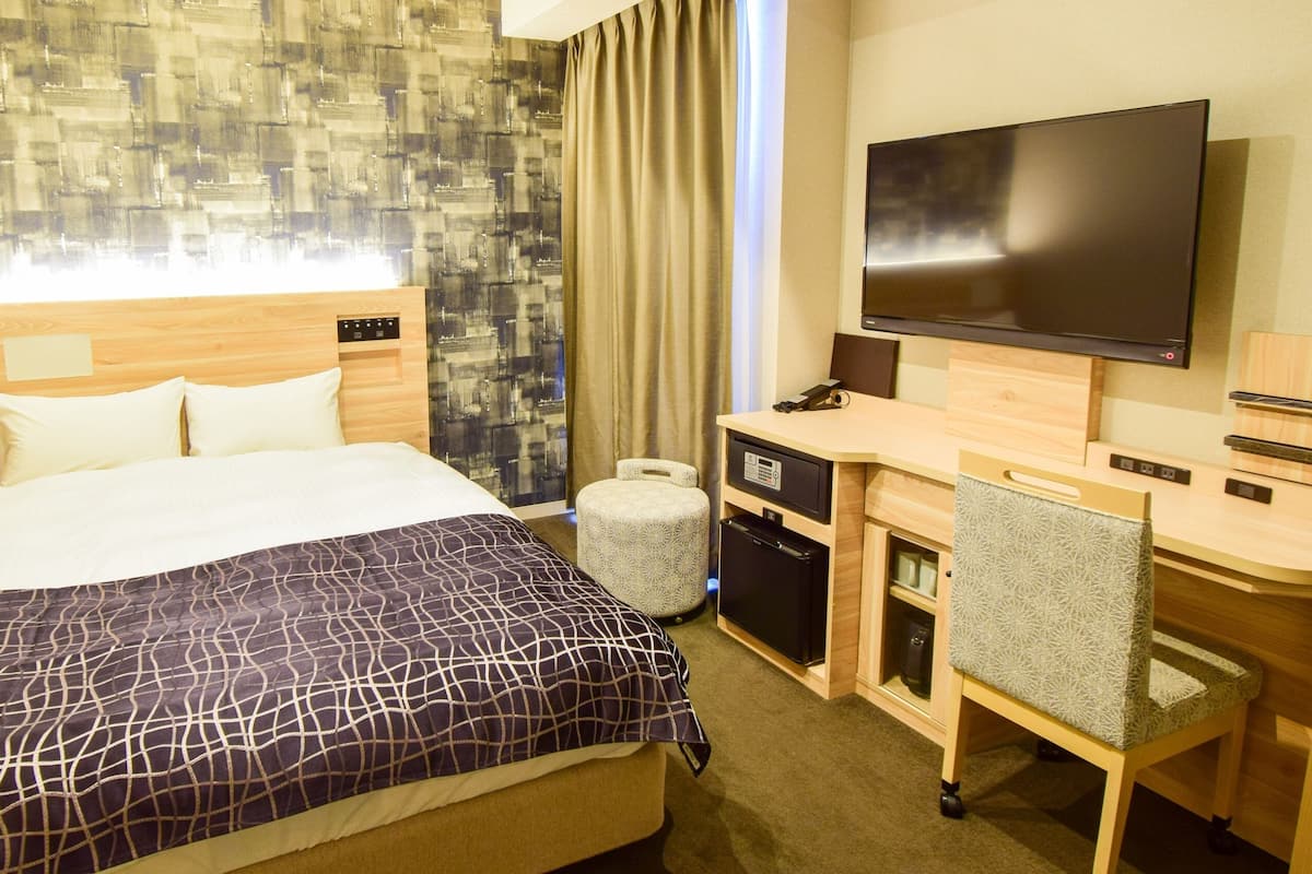 Habitación doble estándar | Edredón, cortinas blackout, wifi gratis y ropa de cama