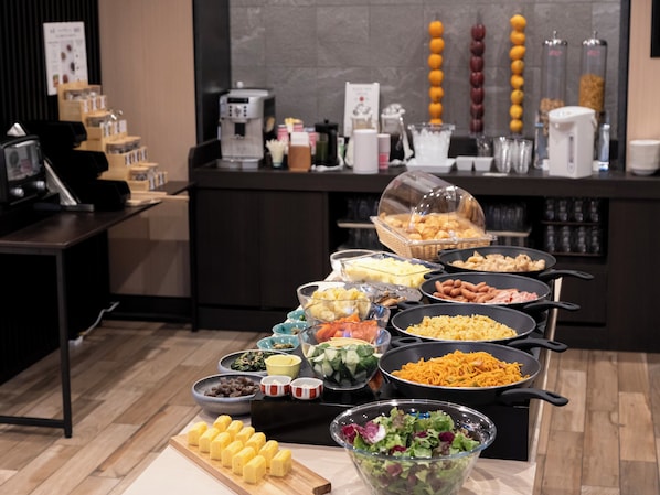 Desayuno buffet todos los días (con cargo) 
