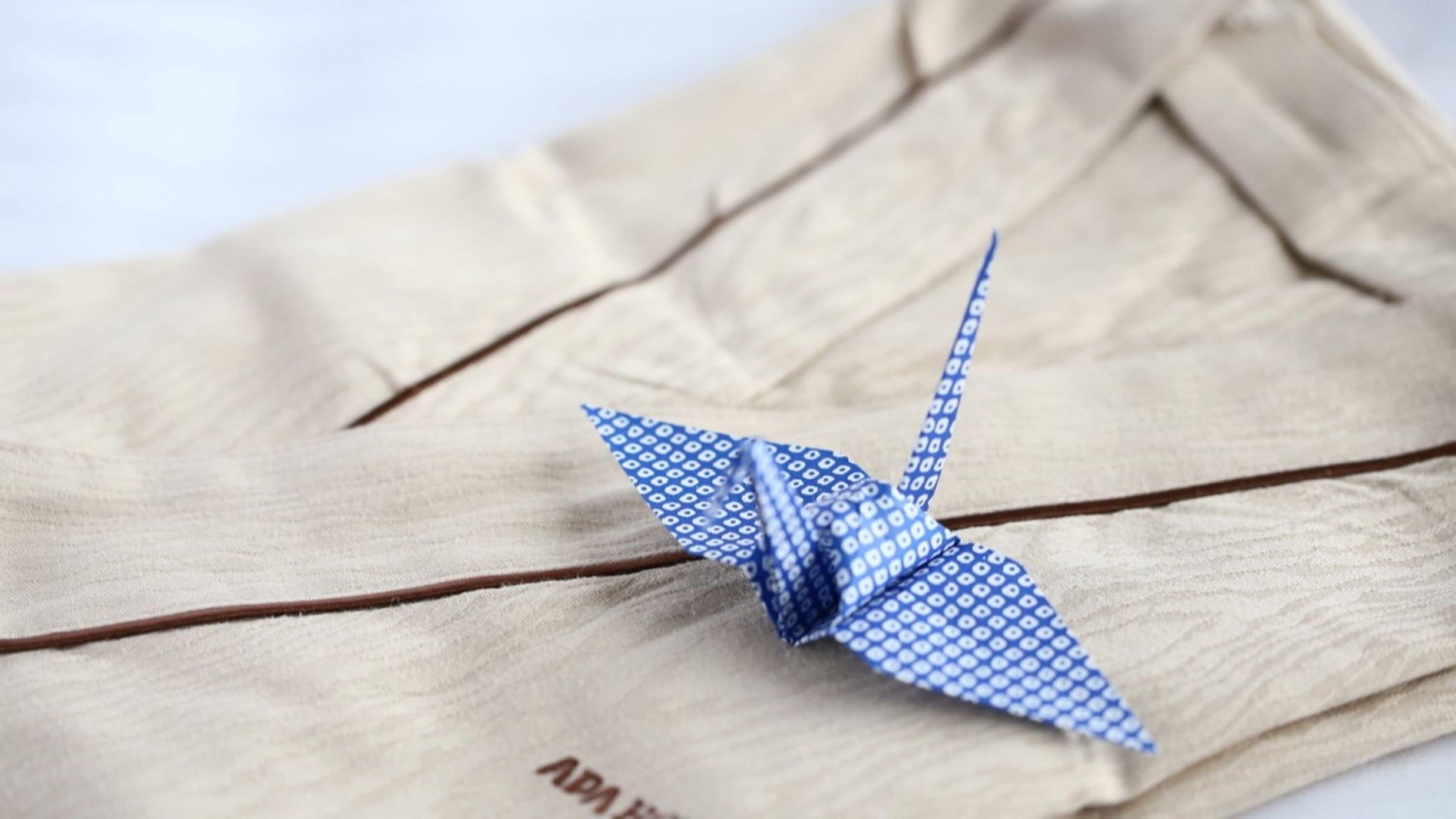 Edredones de plumas, cortinas opacas, wifi gratis y ropa de cama