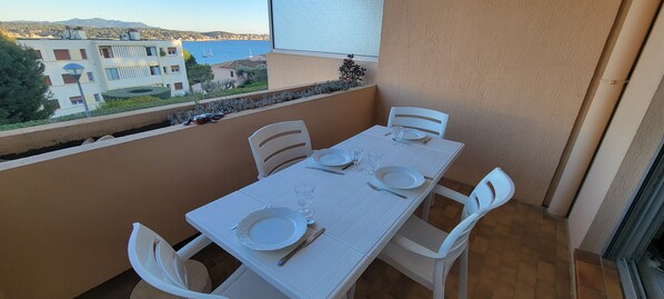 Outdoor dining - Bandol T2 vue Mer, Balcon, 5 min Plage (Bandol)