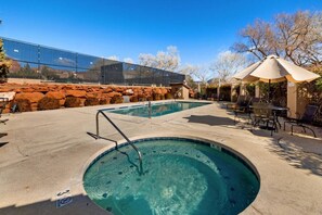 Lämmitetty uima-allas