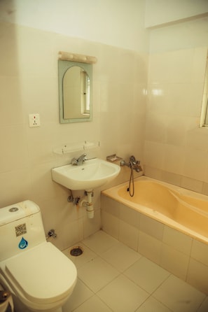 Design Double Room, City View | Bathroom - Hotel Gantabya Inn (Pokhara)