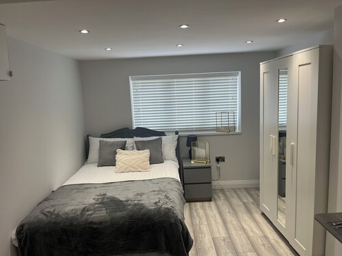 surround yourself with this stylist,modern,clean and very practical space 
