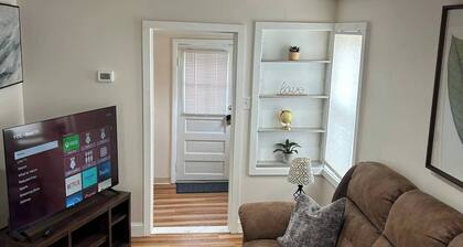 This house is a 1 bedroom(s), 1 bathrooms, located in Warwick, RI.