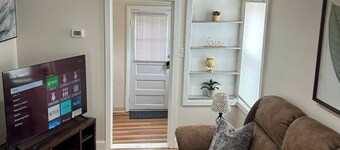 This house is a 1 bedroom(s), 1 bathrooms, located in Warwick, RI.