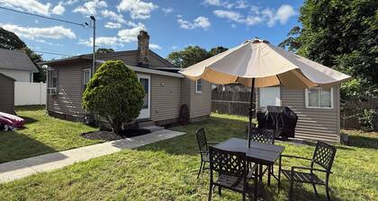This house is a 1 bedroom(s), 1 bathrooms, located in Warwick, RI.
