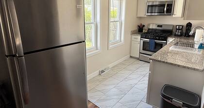 This house is a 1 bedroom(s), 1 bathrooms, located in Warwick, RI.