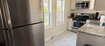 This house is a 1 bedroom(s), 1 bathrooms, located in Warwick, RI.