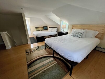 This house is a 1 bedroom(s), 1 bathrooms, located in Warwick, RI.