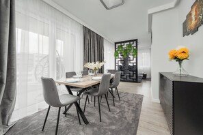 تناول الطعام داخل الغرفة