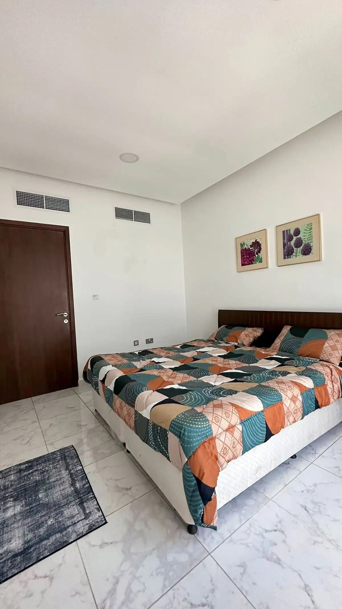 2 habitaciones, escritorio, tabla de planchar con plancha y wifi gratis 