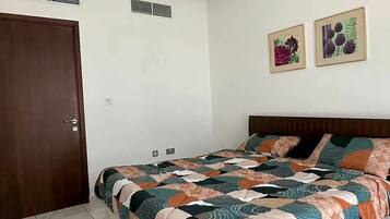 2 habitaciones, escritorio, tabla de planchar con plancha y wifi gratis