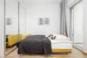 Studio, Balkon | Wohnzimmer | 50-Zoll-Smart-TV mit Kabelempfang