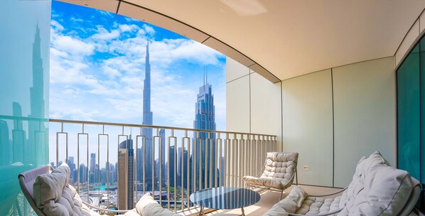 Apartment | Balcony - LUX The Burj Khalifa Downtown View Suite (Dubai)