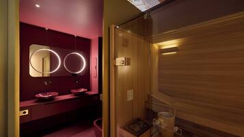 Une salle de bain moderne avec un meuble-lavabo en bois, deux vasques et une cabine de douche en verre.