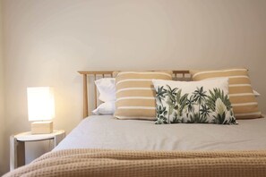 3 bedrooms, WiFi, bed sheets - Guichen Villa 3 - Wi-Fi, Pets welcome outside (Robe)