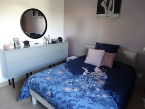3 habitaciones, escritorio, tabla de planchar con plancha y wifi gratis 