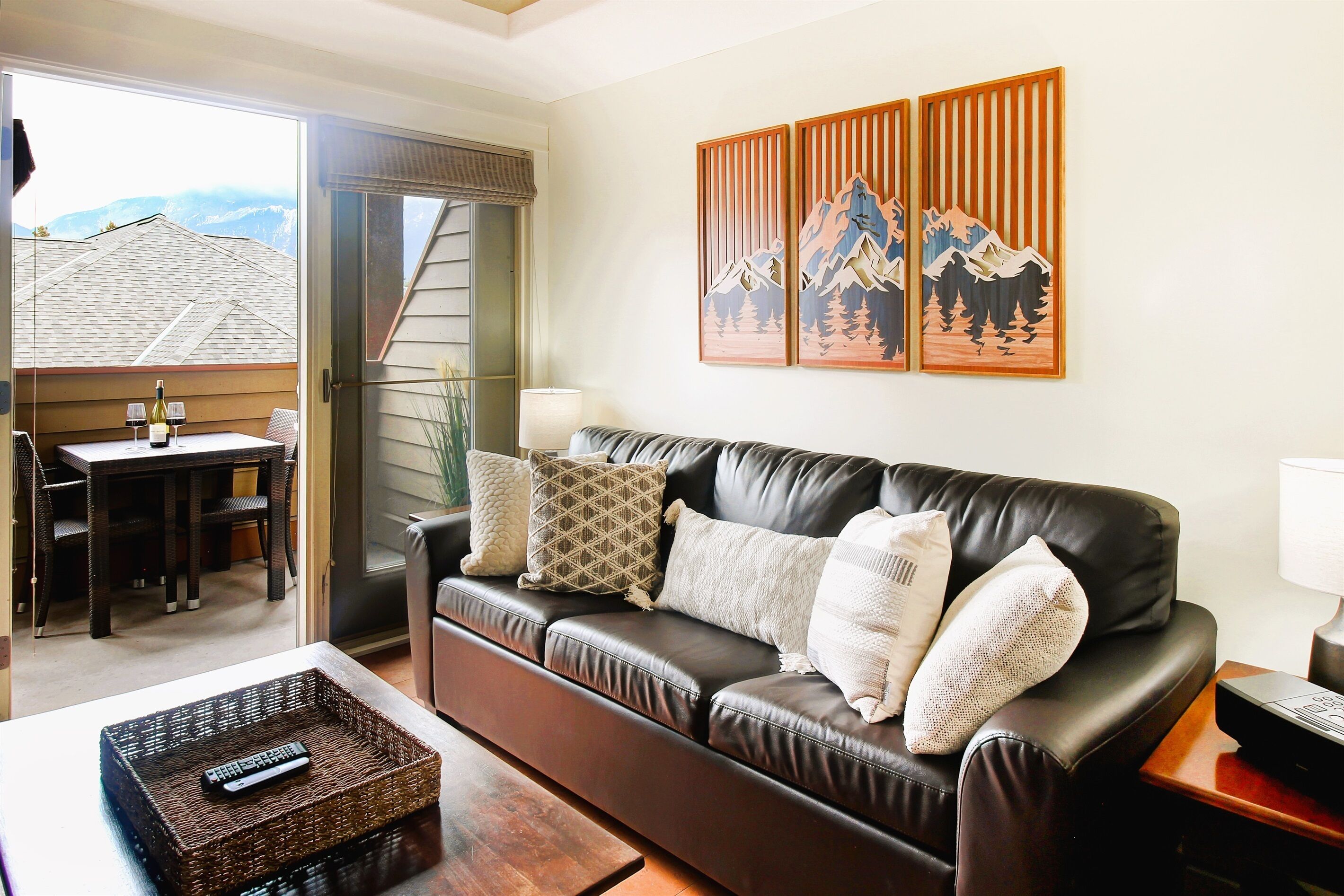 TV, caminetto, videogiochi, lettore DVD