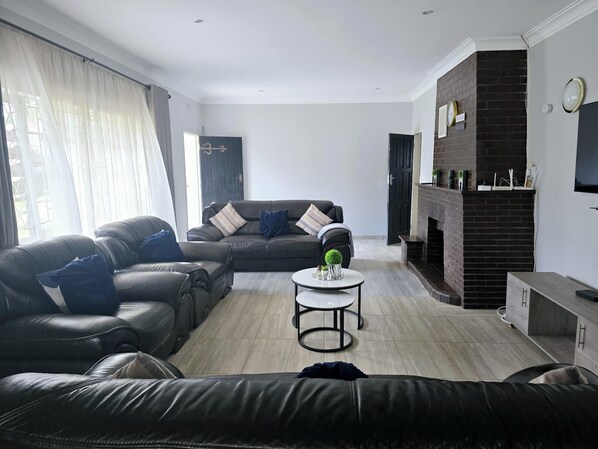 Casa | Área de sala de estar | Televisión 