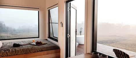 1 bedroom, bed sheets