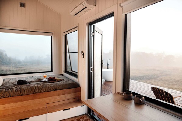 1 bedroom, bed sheets