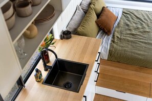 1 bedroom, bed sheets