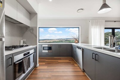 Wonderful Windera - Amazing 5 Bedroom Family Home