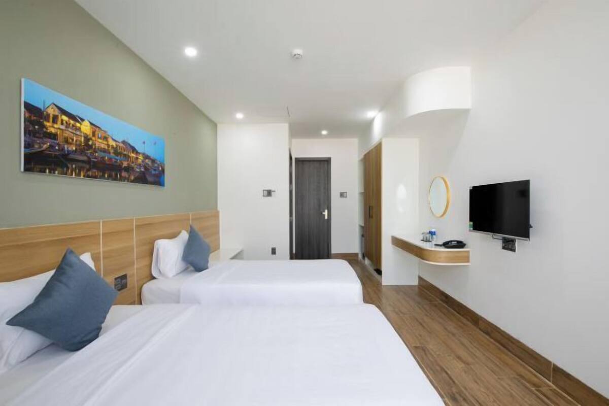 Premium bedding, desk, blackout curtains, soundproofing