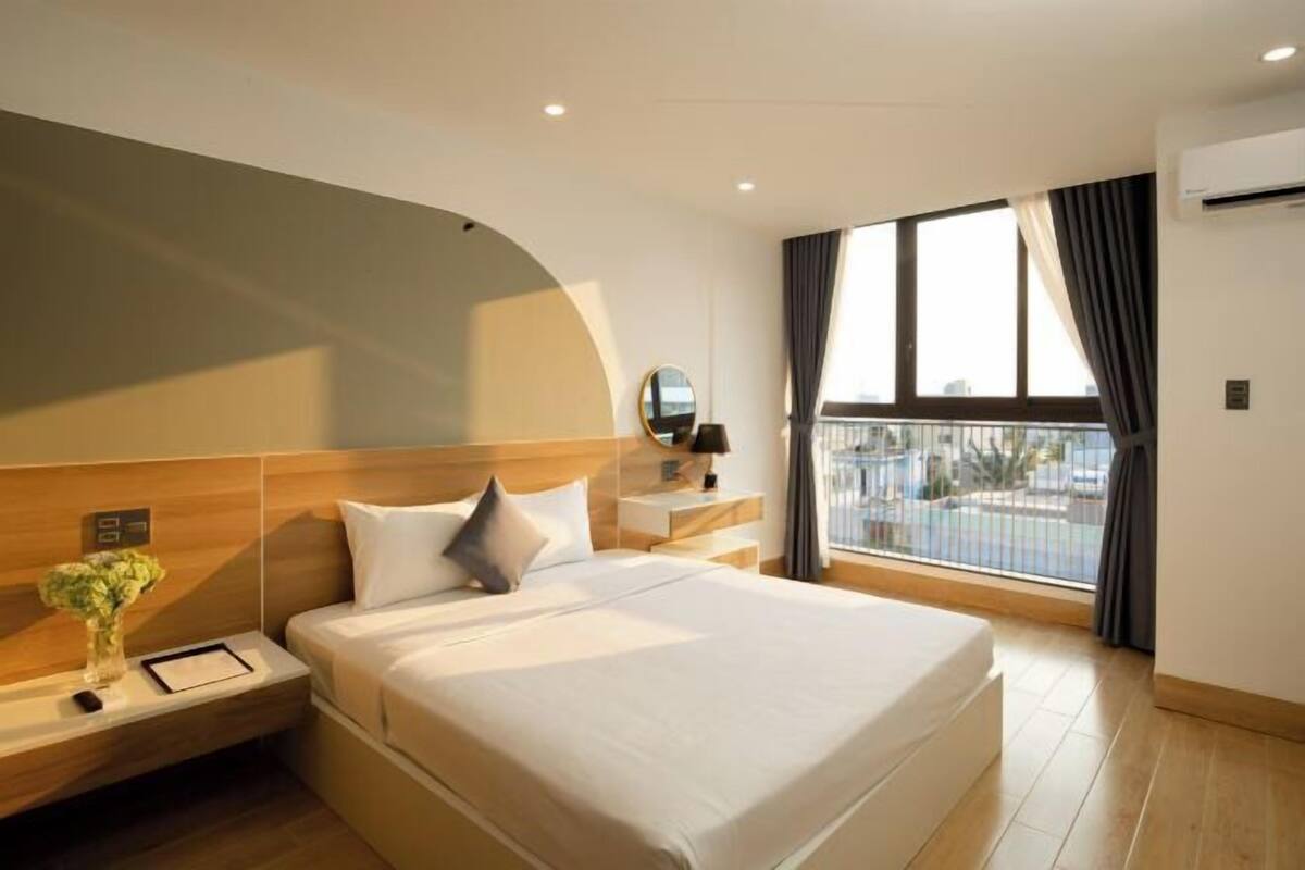 Premium bedding, desk, blackout curtains, soundproofing