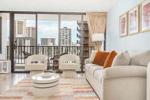 Smart TV - Modern & Chic Ocean View Waikiki Beach w/ Parking! (Honolulu)