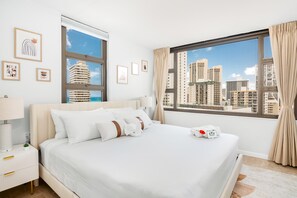 1 bedroom, iron/ironing board, free WiFi, bed sheets - Modern & Chic Ocean View Waikiki Beach w/ Parking! (Honolulu)