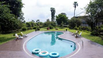 Kolam renang terbuka