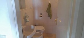 Hair dryer, towels