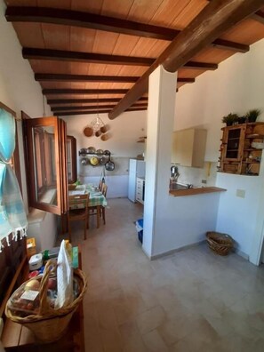 Kühlschrank, Ofen, Herdplatte, Hochstuhl