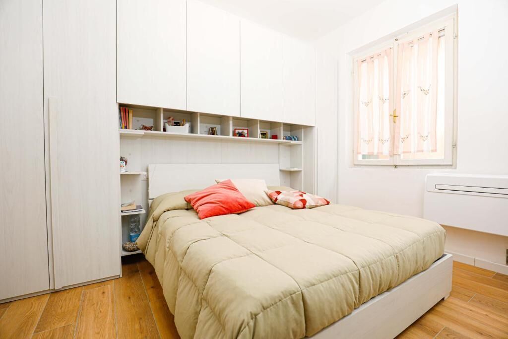 1 soverom, strykejern/-brett og sengetøy