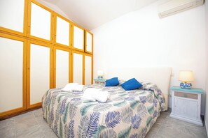 2 makuuhuonetta, silitysrauta/-lauta, ilmainen Wi-Fi, vuodevaatteet