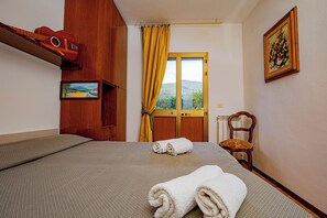 2 chambres, fer et planche à repasser, draps fournis