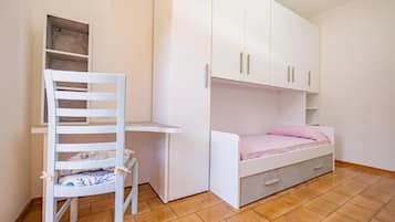 2 Schlafzimmer, Bügeleisen/Bügelbrett, Bettwäsche