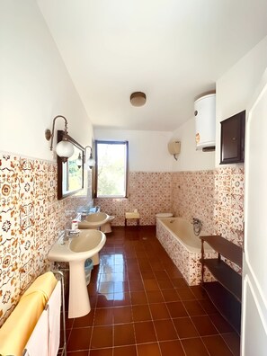 Doccia, asciugacapelli, bidet, asciugamani